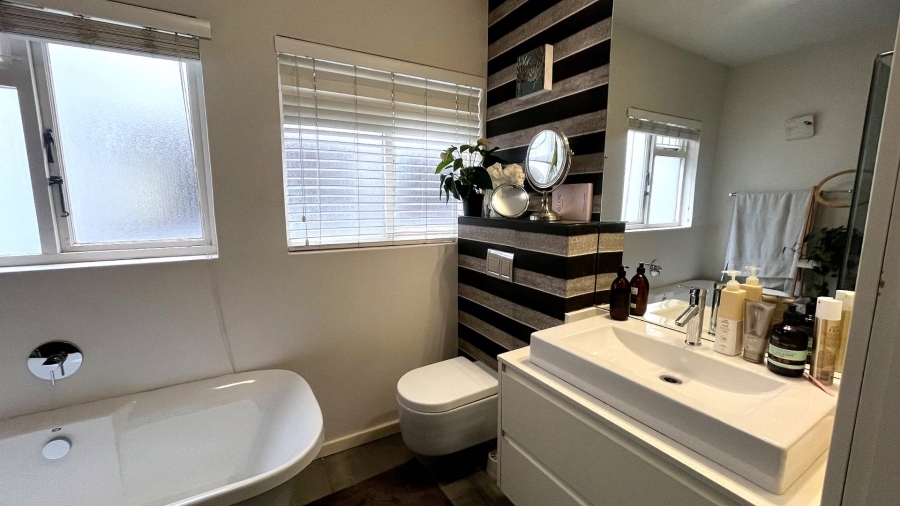 To Let 1 Bedroom Property for Rent in Bantry Bay Western Cape